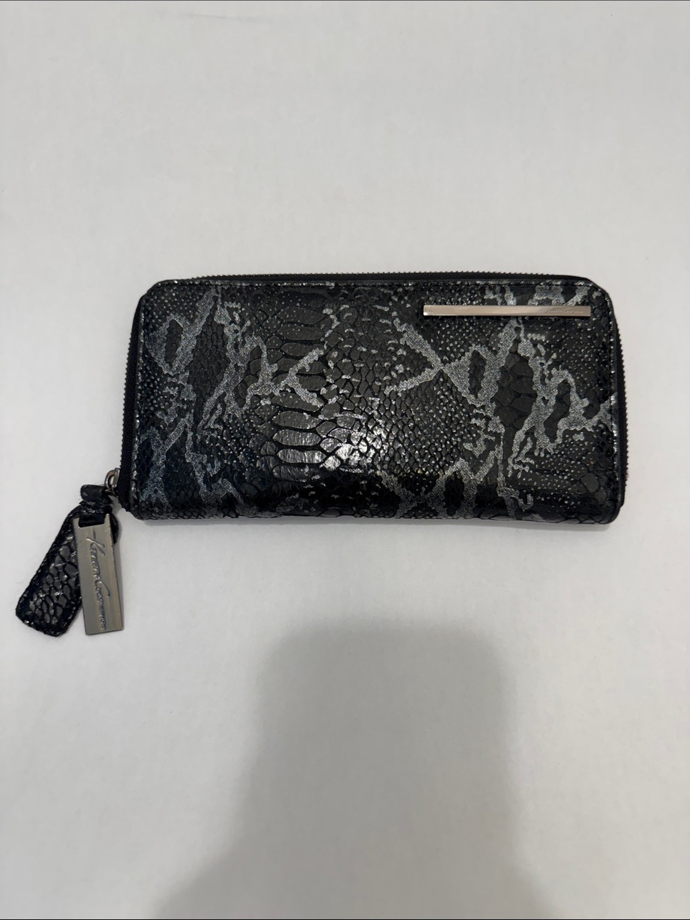 Black Snake-Texture Kenneth Cole Zip Wallet